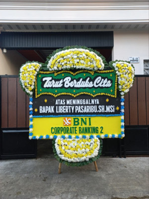 Papan Bunga Duka di Gunung Sarik